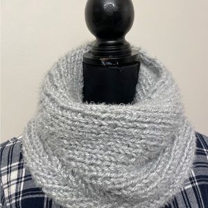 New hand knit women’s gray fuzzy neck warmer snoody
